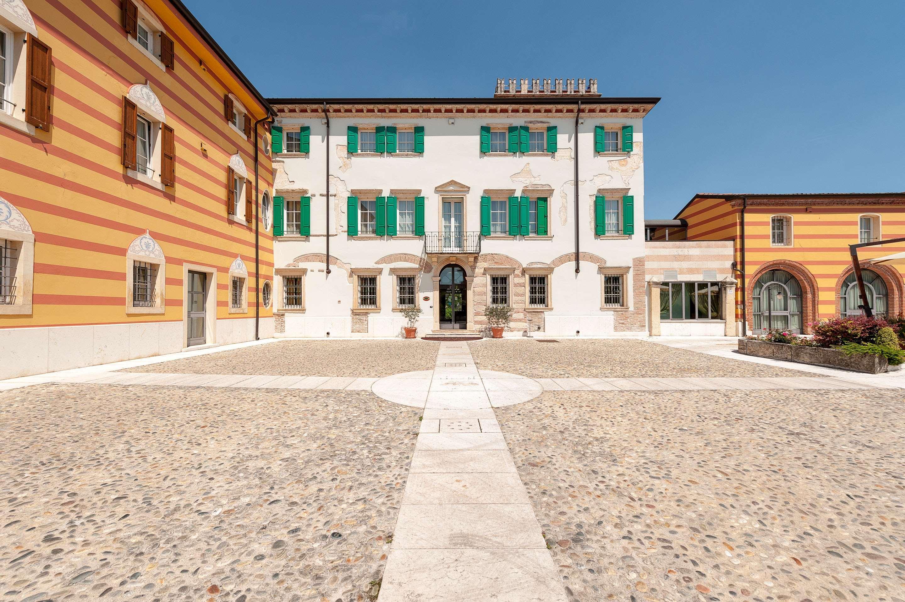 Hotel Villa Malaspina Castel d'Azzano Exterior photo